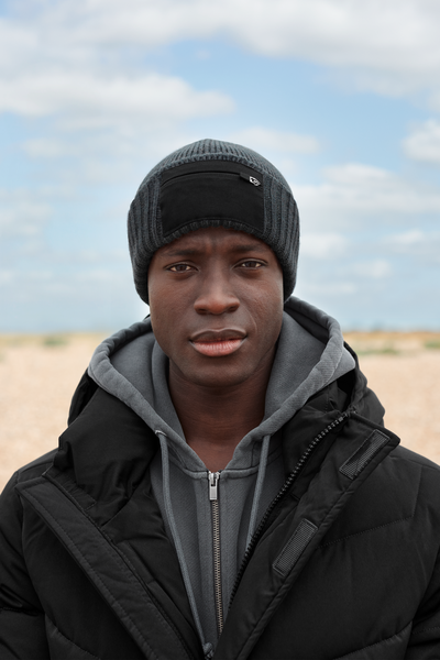 Czapka beanie z kieszonką na zamek - Black