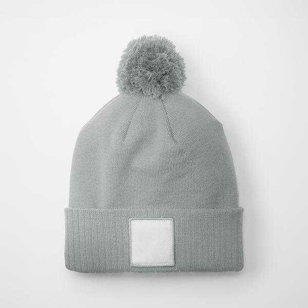 Czapka z pomponem z recyklingu z naszywką - Ash & White