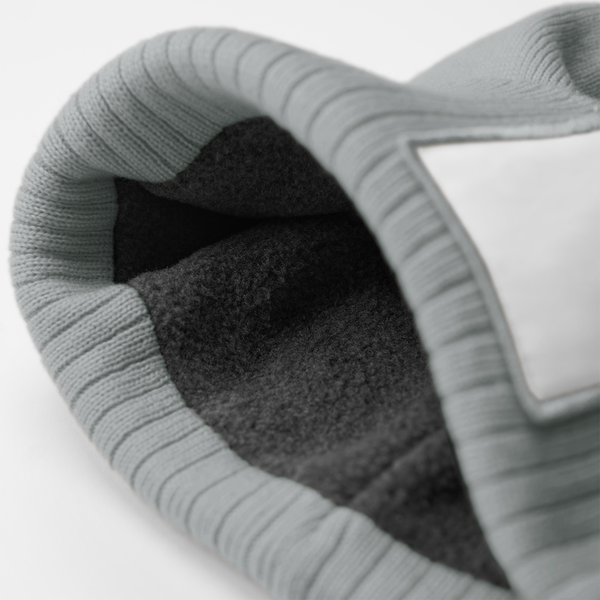 Czapka z pomponem z recyklingu z naszywką - Ash & White