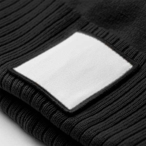 Czapka z pomponem z recyklingu z naszywką - Black & White