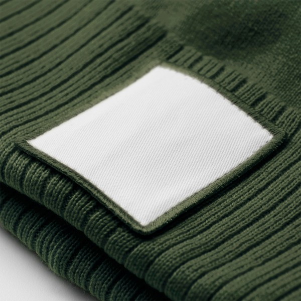 Czapka z pomponem z recyklingu z naszywką - Olive Green & White