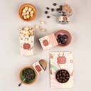 SŁODYCZE REKLAMOWE SWEET POPCORN BAG - popcorn w mlecznej czekoladzie lub popcorn w karmelowej czekoladzie lub popcorn w białej czekoladzie oprószony pyłem truskawkowym