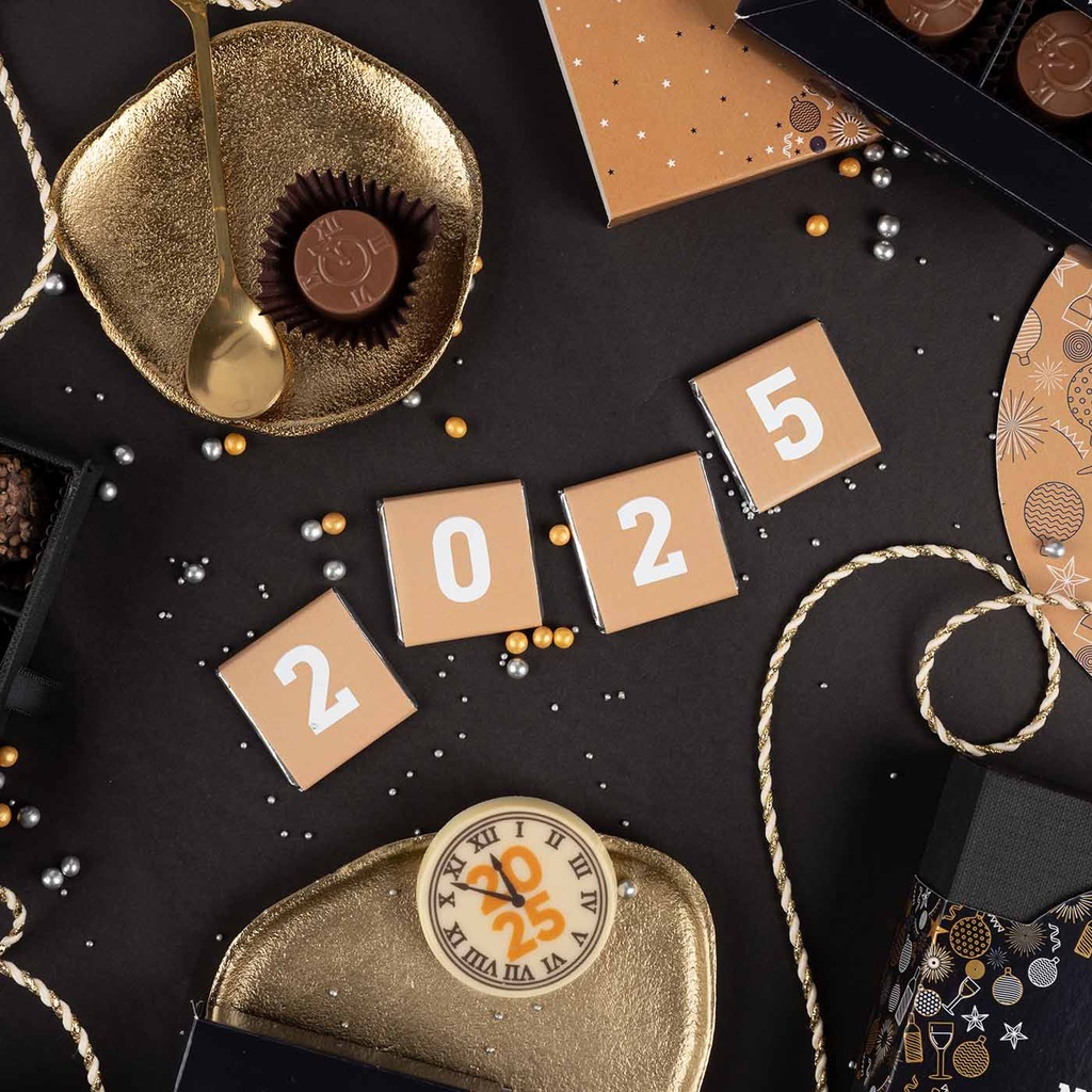 PRALINA Z NADRUKIEM CHOCO CIRCLE - czekolada biała (27% masła kakaowego) z nadzieniem z sycylijskich migdałów