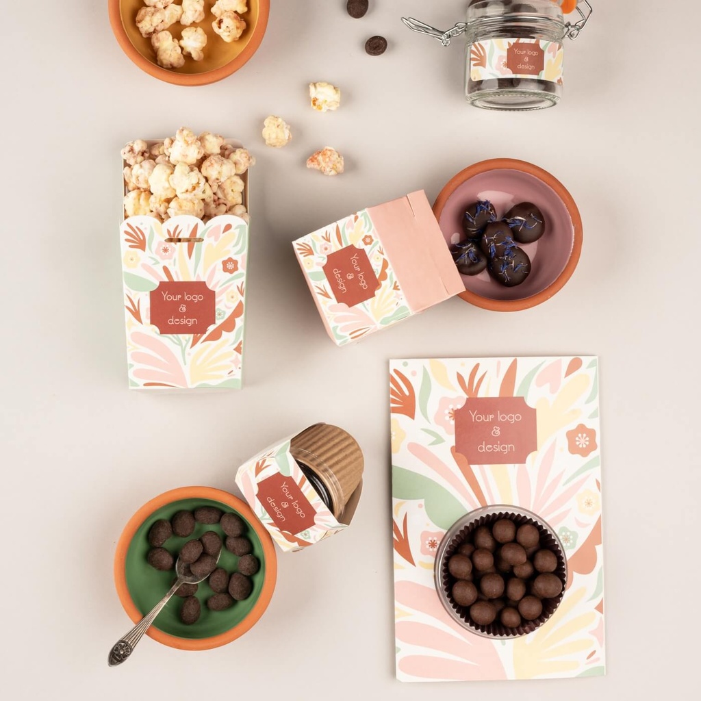 SŁODYCZE REKLAMOWE SWEET POPCORN CLASSIC BOX - popcorn w mlecznej czekoladzie lub popcorn w karmelowej czekoladzie lub popcorn w białej czekoladzie oprószony pyłem truskawkowym