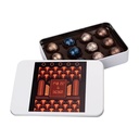 PRALINY SWEET SPHERE TIN 12 SZT - czekolada mleczna (33% kakao) z nadzieniem z dodatkiem orzechów laskowych, czekolada mleczna (33% kakao) z nadzieniem z dodatkiem orzechów włoskich