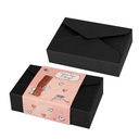 BOMBONIERKA Z MARCEPANEM PREMIUM POCKET MINI - mix smaków: marcepan z dodatkiem Likieru Baileys Original i kawy, posypany pistacją oraz marcepan z dodatkiem Likieru Pomarańczowy Cointreau i skórki pomarańczowej