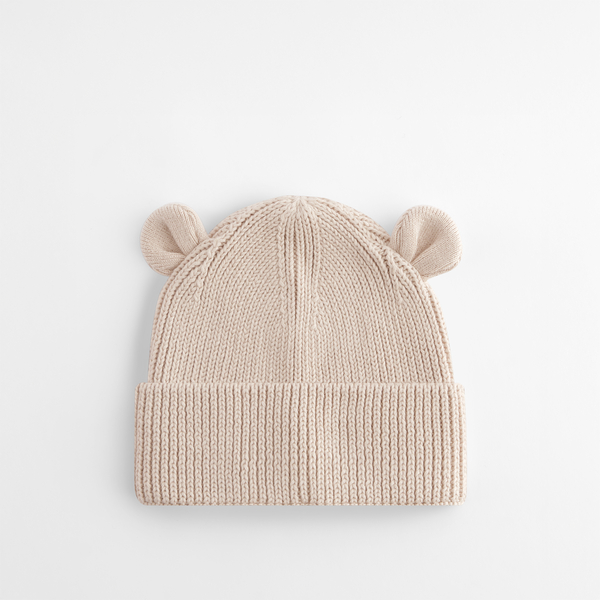 Organiczna dziecięca czapka beanie z motywem misia - Almond