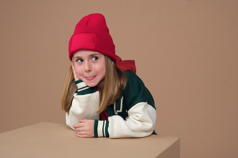 Dziecięca czapka beanie z naszywką - Bottle Green 