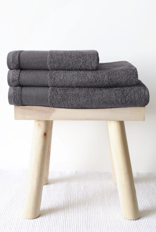 Ręcznik kąpielowy z bordiurą 100x150 cm - Dark Grey (Solid)