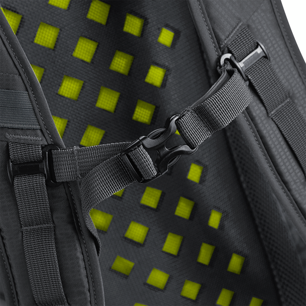 Lekki plecak turystyczny 25L z pokrowcem - Black