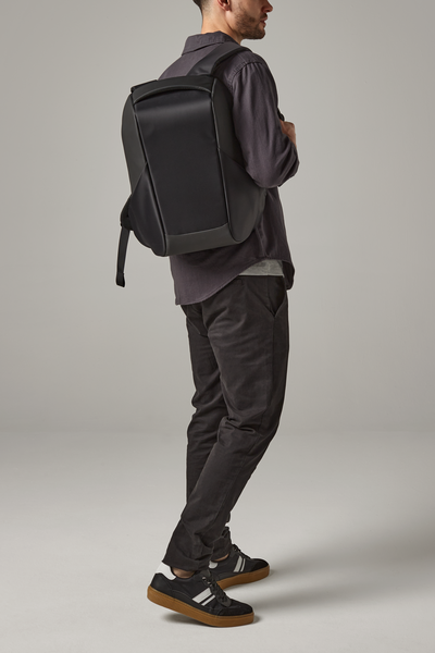 Plecak antykradzieżowy z portem USB 15,6” - Black