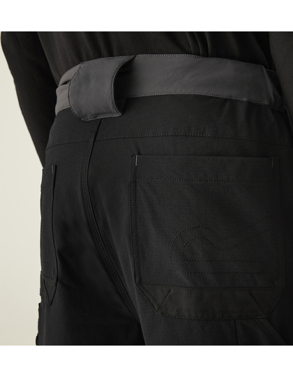 RG44700_Black&Black_5