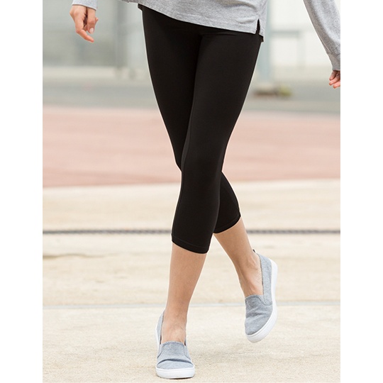 Damskie legginsy 3/4 slim SF068 - Black