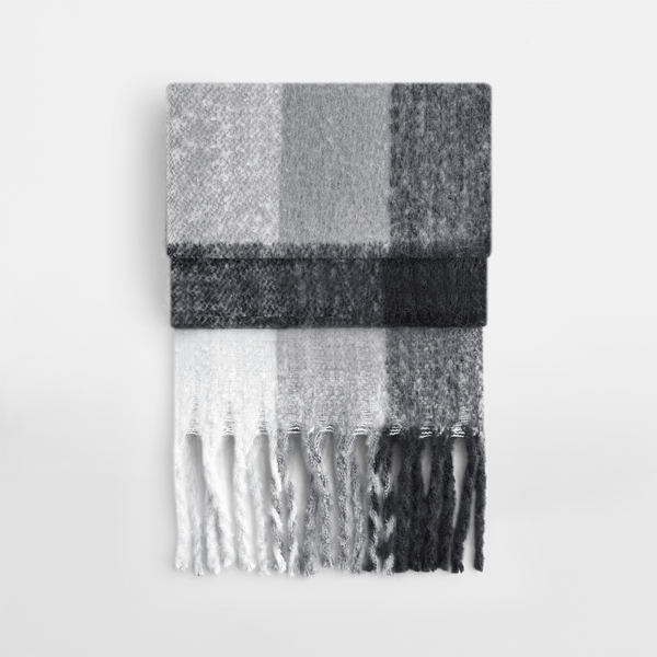 Miękki i puszysty szalik w modny wzór w kratę - CB494R - Grey Check